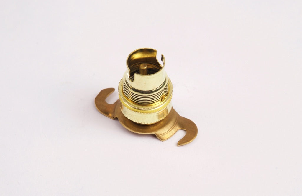 793524-LAMP HOLDER EUROPEAN BRASS, BA-15D WITH 2-MOUNTING LUG