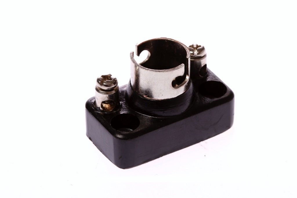 793502-LAMP HOLDER SYNTHETIC RESIN, FLANGED FB-15