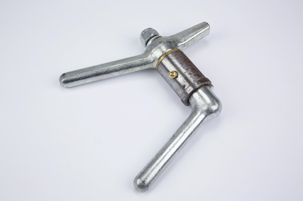 493402-DOG ASSEMBLY W/2 HANDLE, DISTANCE 194 MM SCHWEPPER 104A