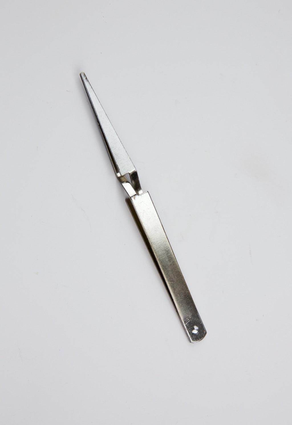 611792-TWEEZERS STAINLESS STEEL, ROUND TIP/SERRATED GRIP 125MM